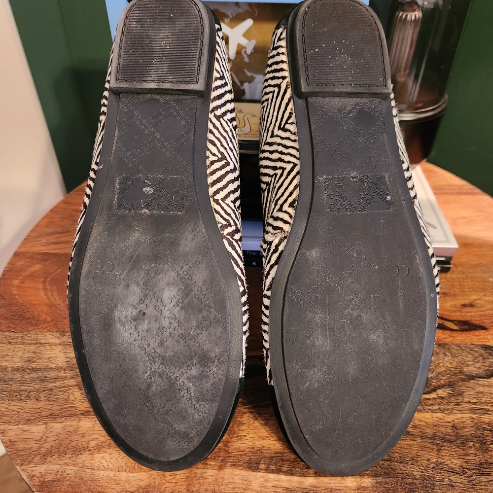 Vionic Black and White Patterned Flats - image 5